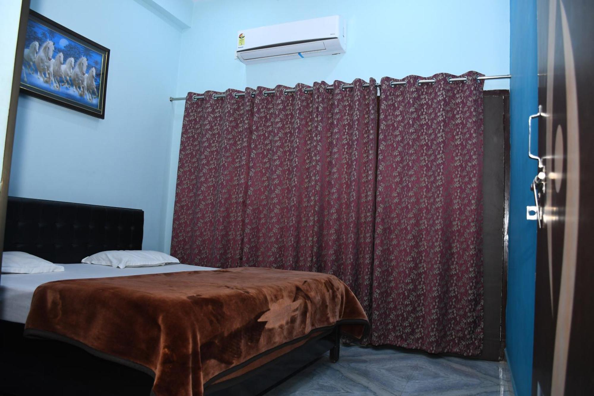 Indra Apartment Benares Buitenkant foto