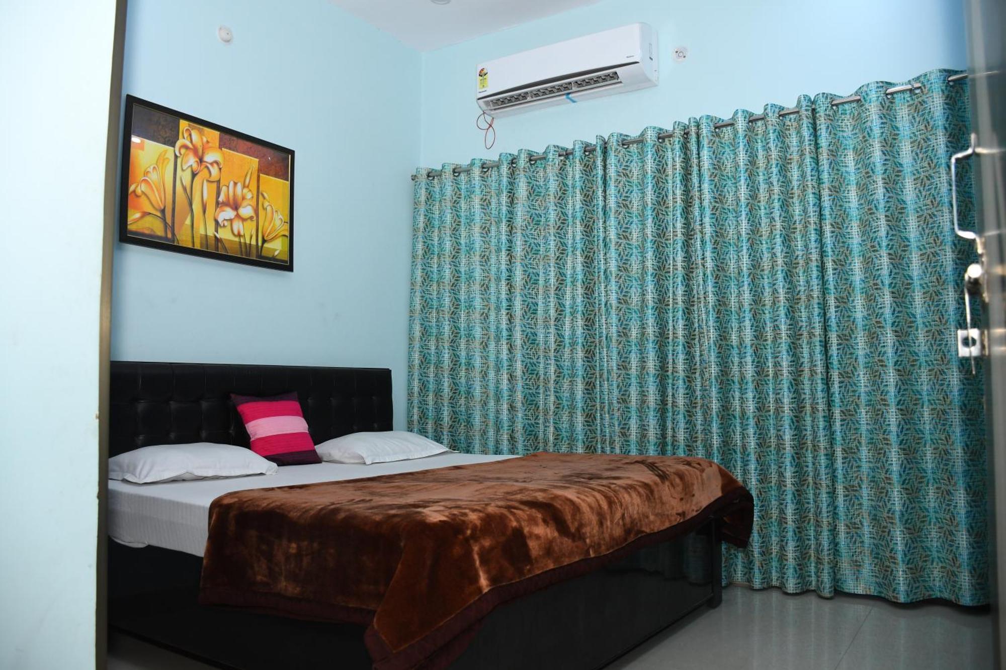 Indra Apartment Benares Buitenkant foto