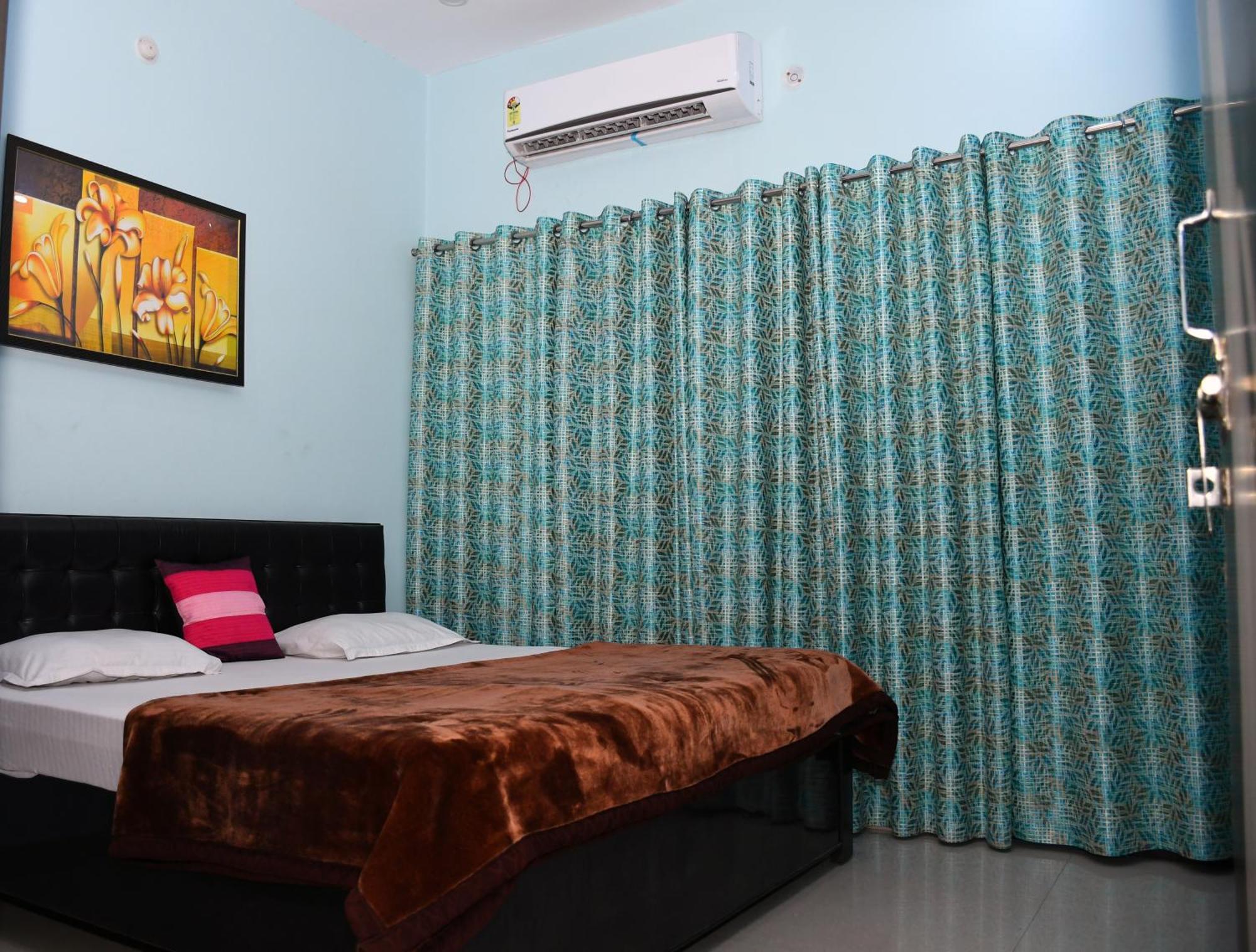 Indra Apartment Benares Buitenkant foto